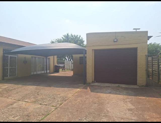 3 BEDROOM PROPERTY TO RENT IN RAND COLLERIES